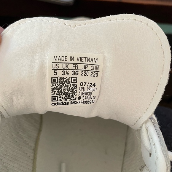 Adidas Sambas Black and White Sneakers - Picture 9 of 9